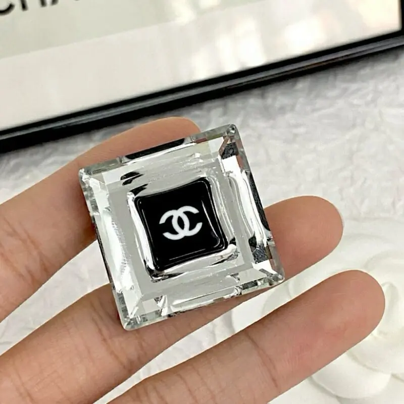 chanel brooches pour femme s_12240373